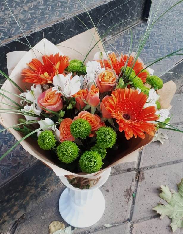 Букет цветов из: Герберы, Хризантемы, Альстромерии и Розы в Ленинске