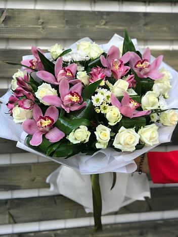 Букет цветов из: Розы и Хризантемы в Ленинске