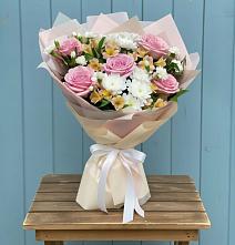 Букет цветов из:  Гвоздики, Орхидеи и Розы в Ленинске