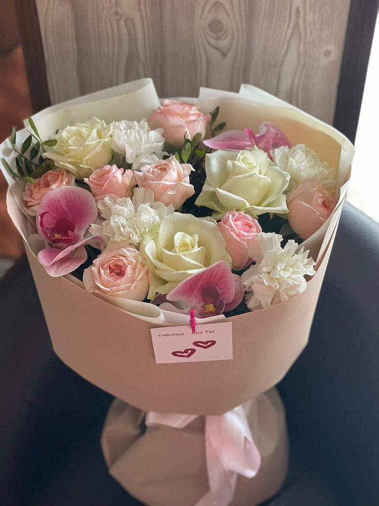 Букет цветов из: Орхидеи, Розы и Гвоздики в Ленинске