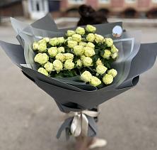 Букет Белые кустовые розы Солинеро в Ленинске