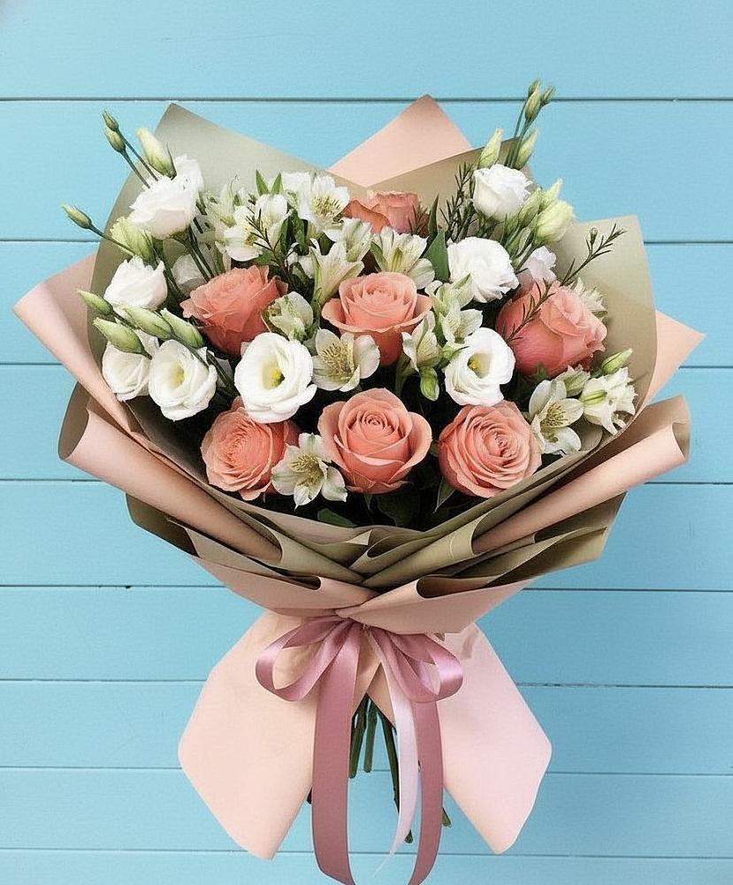 Букет цветов из: Розы, Альстромерии и Лизиантусы в Ленинске