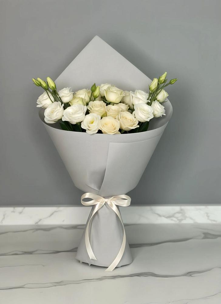 Букет цветов из: Розы и Лизиантусы в Ленинске