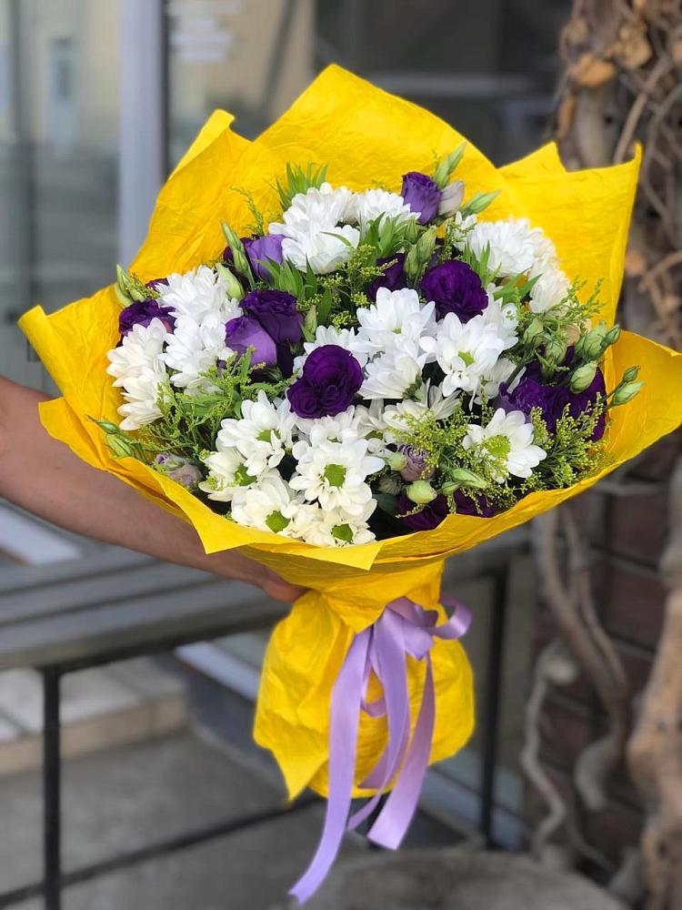 Букет цветов из: Ирисы, Хризантемы и Ромашки в Ленинске