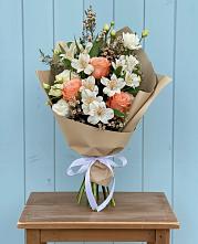 Букет цветов из:  Альстромерии, Лизиантусы, Розы и Хризантемы #REPLACE_PRED# Ленинске