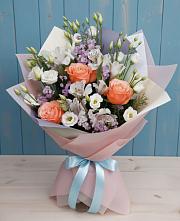 Букет цветов из:  Лизиантусы, Розы, Альстромерии и Гипсофила в Ленинске