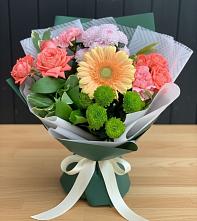 Букет цветов из:  Гвоздики, Розы, Герберы и Хризантемы в Ленинске