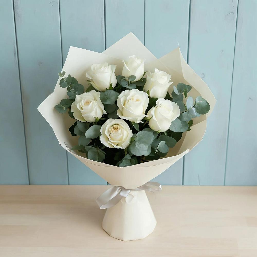 Букет Белые розы в Эвкалипте в Ленинске