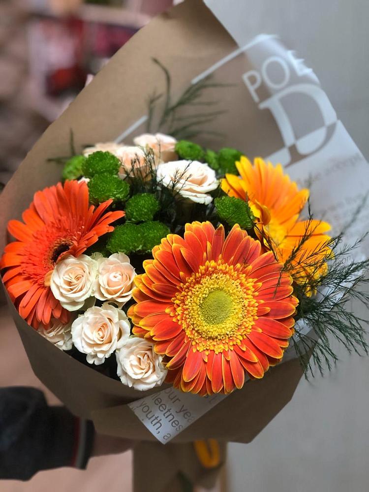 Букет цветов из: Герберы, Хризантемы и Розы в Ленинске