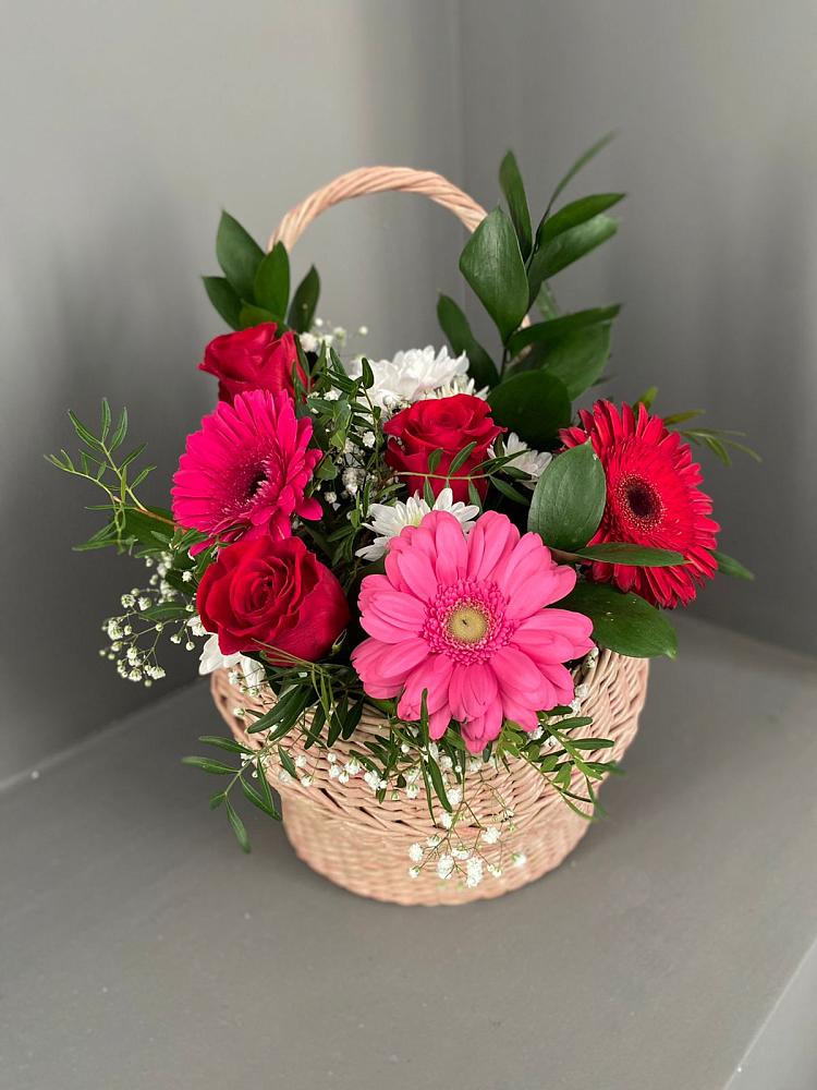 Цветочная композиция из Розы, Хризантемы и Герберы в корзине в Ленинске