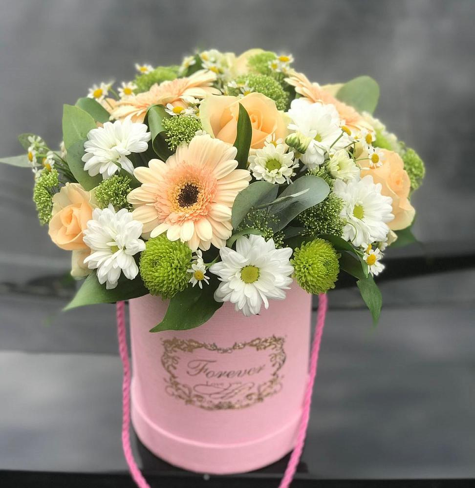 Цветочная композиция из Розы, Герберы и Хризантемы в шляпной коробке в Ленинске